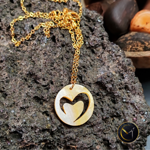 collier cœur asymétrique en nacre