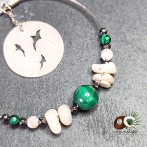Boucles d'oreilles créoles en ivoire végétalet pierres naturelles, hématite, malachite, nacre et acier inoxydable