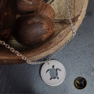 Collier tortue de mer, ivoire végétal, acier inoxydable