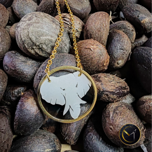 Collier éléphant en ivoire végétal et acier inoxydable