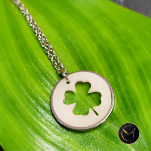 Collier trèfle, porte-bonheur, ivoire végétal, acier inoxydable