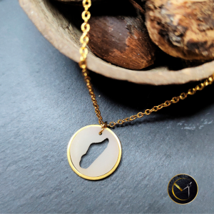Collier, Madagascar, ivoire végétal, acier inoxydable, carte