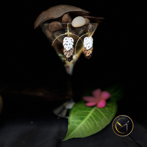 Boucles d'oreilles créoles, monstéras en ivoire végétal, tamarin, coco et acier inoxydable