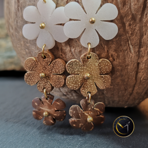 Boucles d'oreilles, marguerites, ivoire végétal, bois de tamarin, coque de coco et acier inoxydable