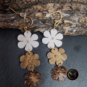 Boucles d'oreilles, marguerites, ivoire végétal, bois de tamarin, coque de coco et acier inoxydable