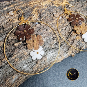 Boucles d'oreilles créoles marguerites en ivoire végétal, bois de tamarin coque de coco et acier inoxydable