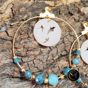 Boucles d'oreilles créoles pailles-en-queue en ivoire végétal et Apatite pierre naturelle et acier inoxydable